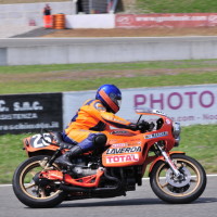 En piste comme lors de pratiquement toutes les manifestations de motos de courses classiques, la V6 est ici à l’ASi Motor Show en 2010.