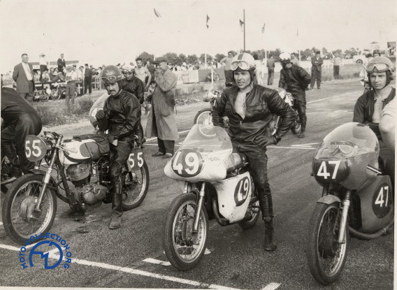 Un départ en catégorie 175 en 1963, J-P. Beltoise sur Morini est à droite, Jacques Roca (Puh) au centre et Fenoglio (Morini) à gauche