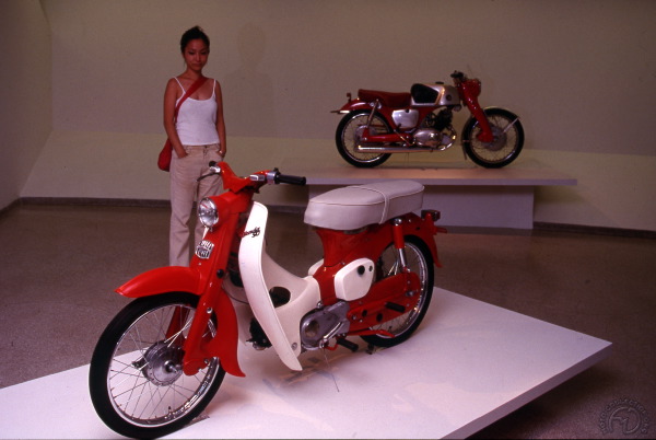 Honda : 100 millions de Super Cub