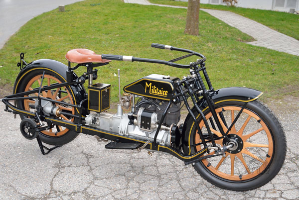 Militaire 1914-1922 : une voiture à deux roues