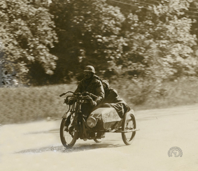 Étienne Cheret sur Austral Supersport à moteur LMP 350 à la course des 17 tournants en 1928.