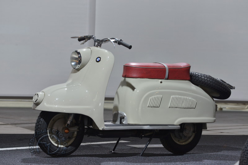 Ce scooter BMW R 10 de 1955 ne fut, dit-on, refusé par la direction que quelques jours avant le salon. Dommage !