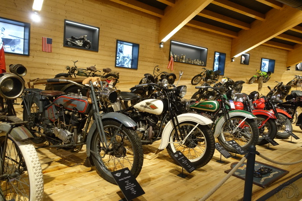 Le musée en haut de la montagne (n'existe plus...) - Page 4 Harley-Davidson-1000-1920-1200-1935-1200-1936