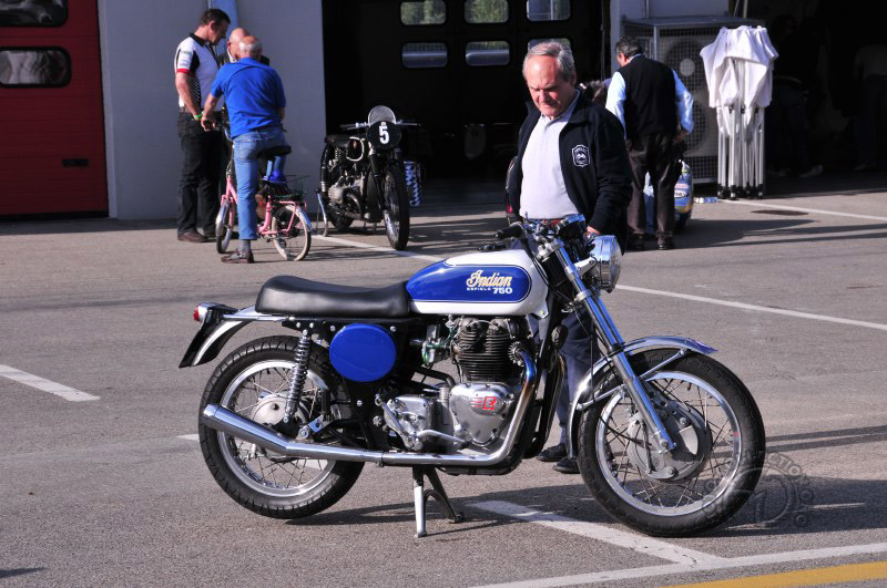 La production des sublimes Indian Velocette et Indian Royal Enfield réalisées à partir de 1968 s'arrêtera avec la mort de leur commanditaire Floyd Clymer en 1970.