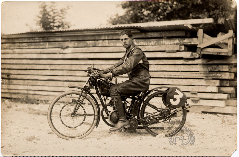 Débuts glorieux du Moser en 125 cc au Grand Prix des Nations à Genève en 1928 remporté par Paul Lehmann (photo Robert Sexé)