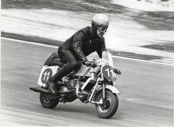 Pierre Ducloux en 1976 sur son scooter PP Roussey du Bol d'Or 1958