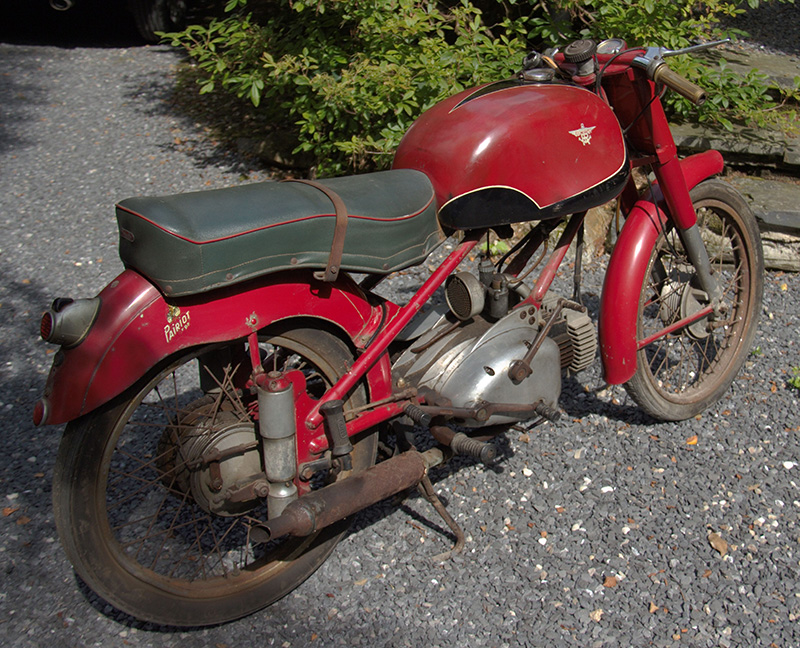 « …Cette Moto a été achetée par mon mari en 1955. Elle avait été exposée à Bruxelles au salon de l'auto/ moto de 1955. C'est celle là même qu'il a acquise.… »