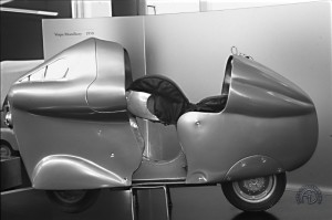 Quelle différence avec ce Vespa des premiers records à Montlhéry en 1950