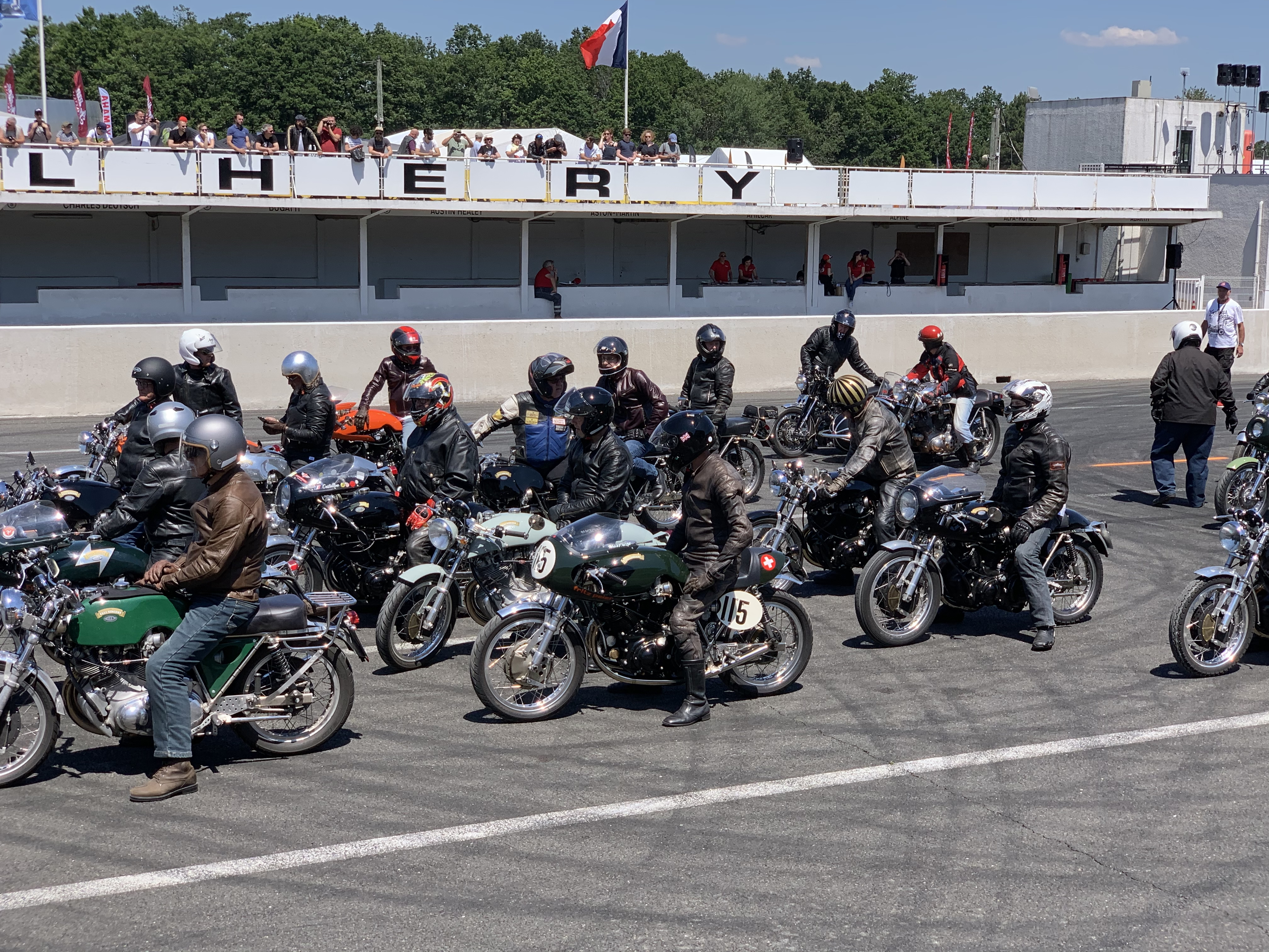 Avalanche de Vincent au Café Racer Festival 2019 !