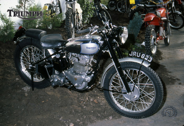 Triumph D2-492-03-17