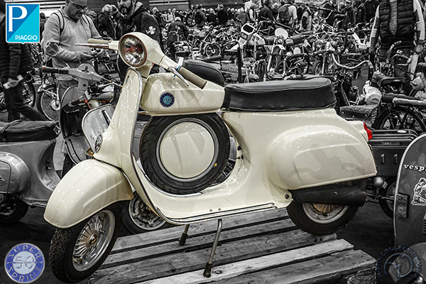 Vespa SS Super Sprint motocyclette motorrad motorcycle vintage classic classique scooter roller moto scooter