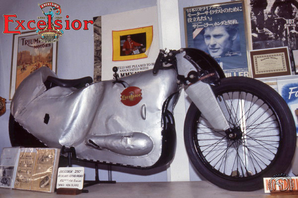 Excelsior Records motocyclette motorrad motorcycle vintage classic classique scooter roller moto scooter