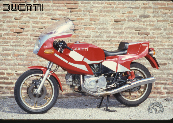 Ducati Pantah motocyclette motorrad motorcycle vintage classic classique scooter roller moto scooter