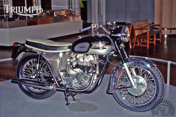 Triumph D2-492-96-15